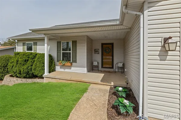 $345,000 | 407 Glen Echo Drive, De Soto, MO 63020