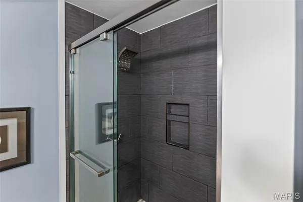 $345,000 | 407 Glen Echo Drive, De Soto, MO 63020
