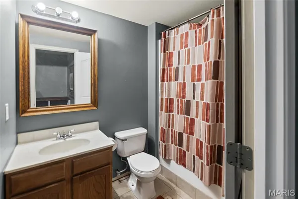 $345,000 | 407 Glen Echo Drive, De Soto, MO 63020