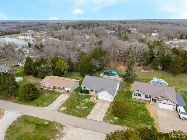 $345,000 | 407 Glen Echo Drive, De Soto, MO 63020