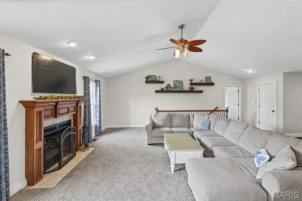 $345,000 | 407 Glen Echo Drive, De Soto, MO 63020