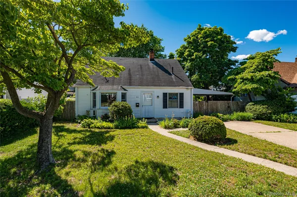 $649,000 | 93 Barnyard Lane, Levittown, NY 11756