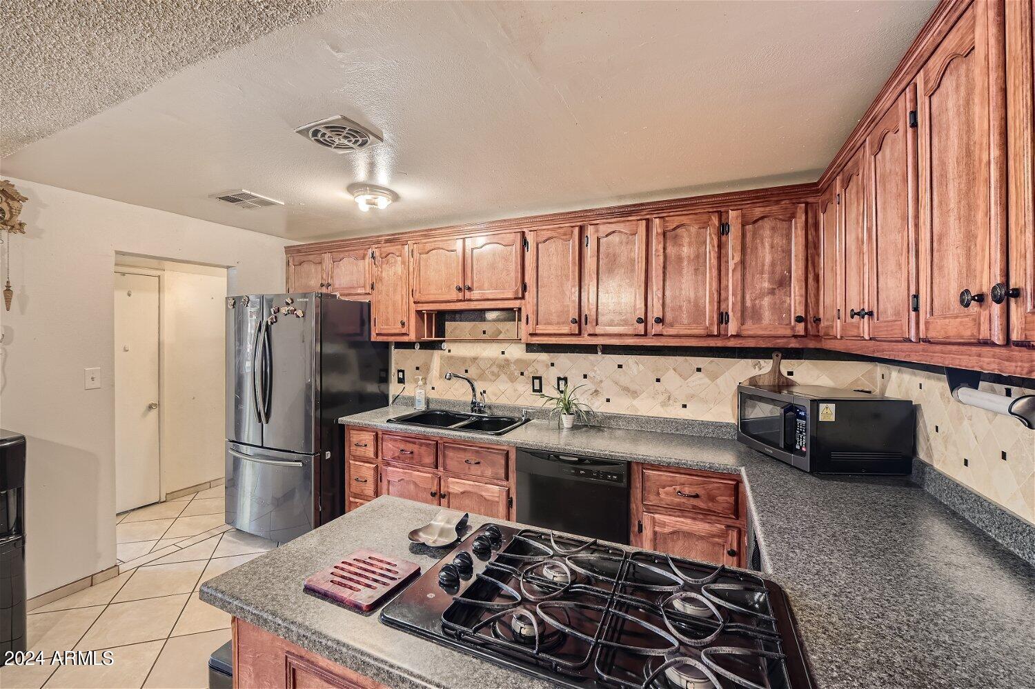 6149 West Coronado Road Phoenix, AZ 85035 - Photo 12 of 24 Kitchen 3