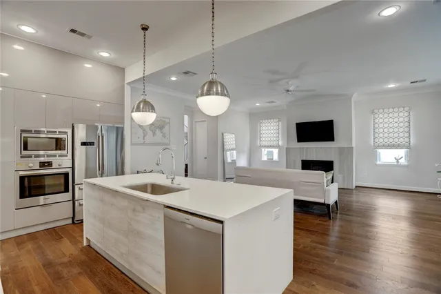 $5,500 | 1715 Maravilla Drive, Houston, TX 77055