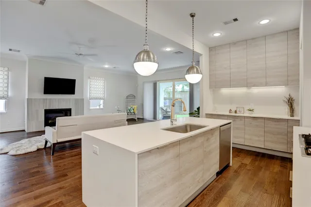 $5,500 | 1715 Maravilla Drive, Houston, TX 77055