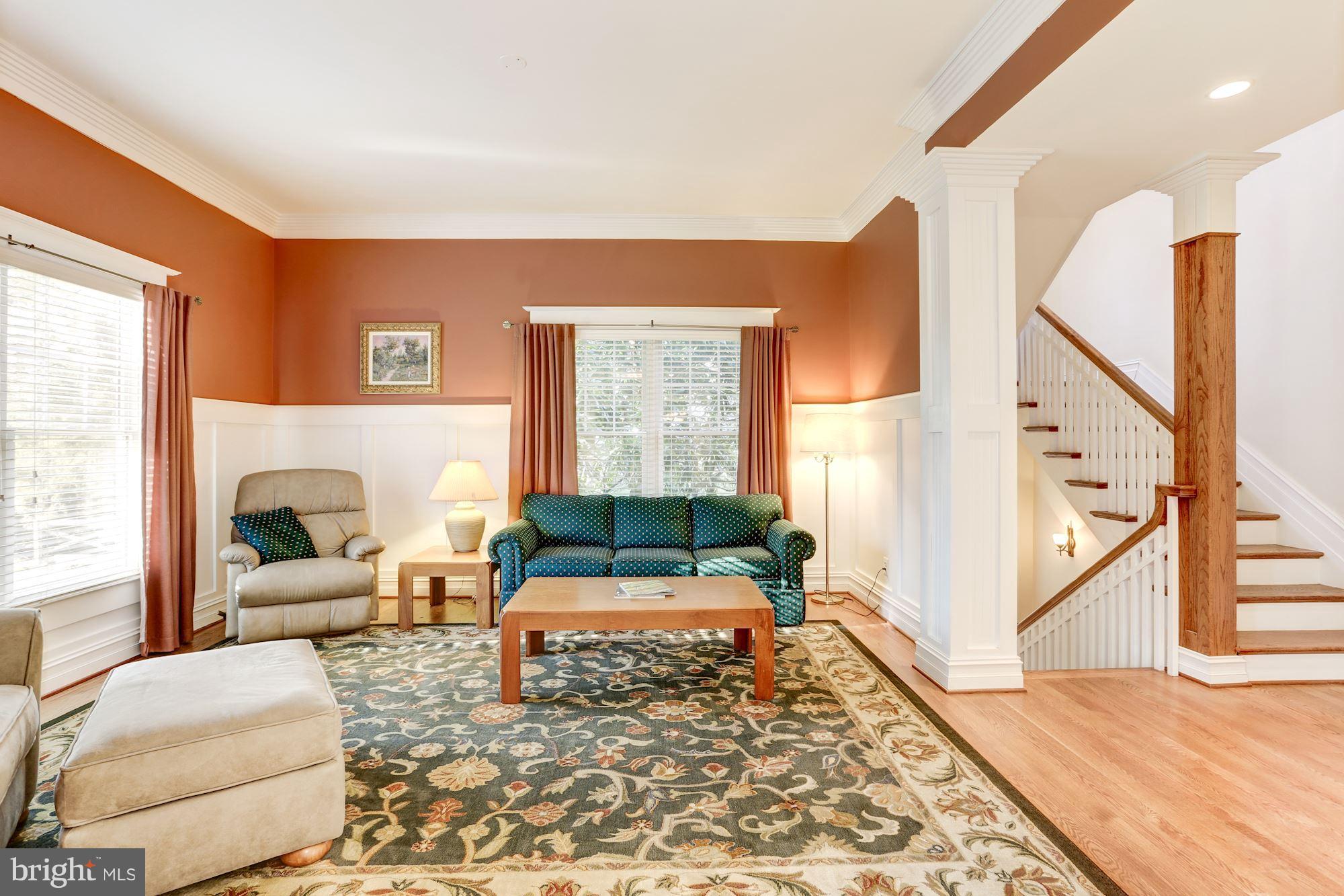 3127 Holmes Run Road Falls Church, VA 22042 - Photo 4 of 30 Living Room