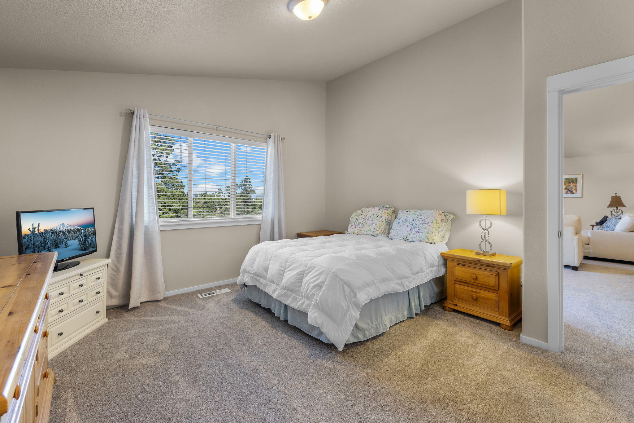 3626 Southwest 29th Street Redmond, OR 97756 - Photo 13 of 31 primary suite