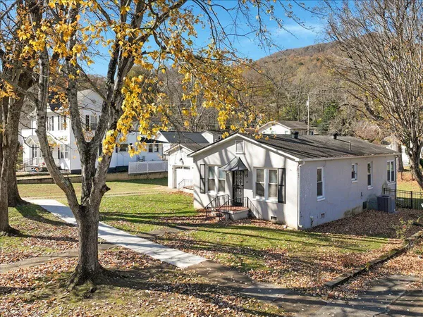 $239,900 | 606 Holly Avenue, South Pittsburg, TN 37380