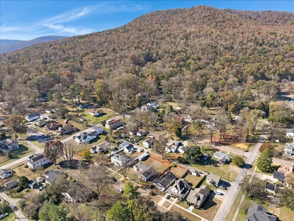 $239,900 | 606 Holly Avenue, South Pittsburg, TN 37380