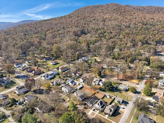 $255,000 | 606 Holly Avenue, South Pittsburg, TN 37380