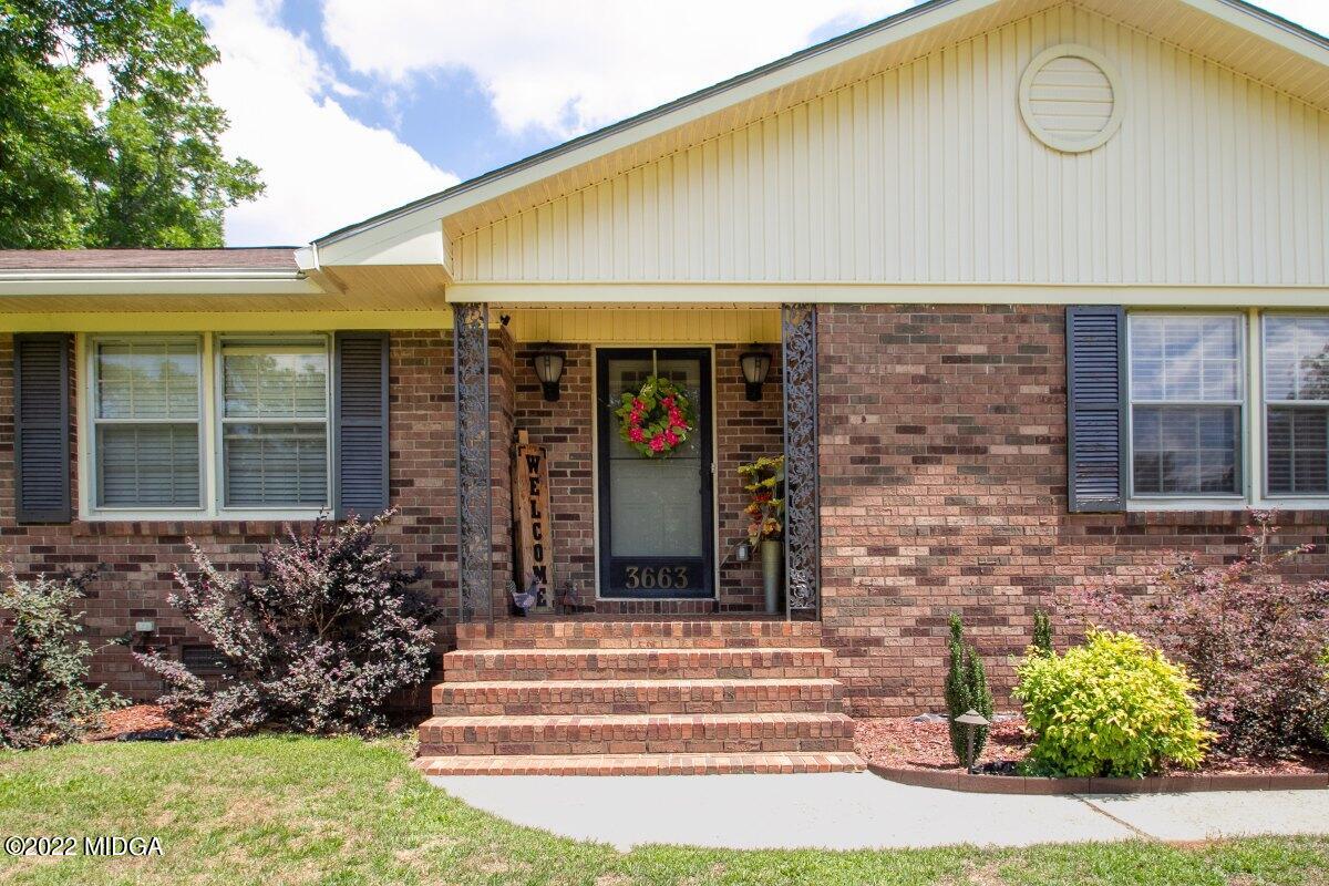 3663 Jones Road Macon, GA 31216 - Photo 2 of 30 a front view of a house with garden