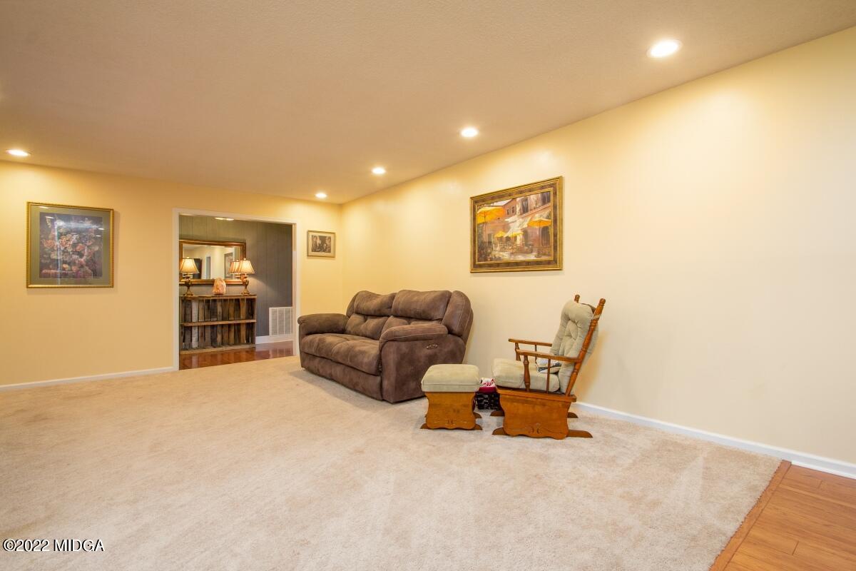 3663 Jones Road Macon, GA 31216 - Photo 5 of 30 a living room with furniture and a table
