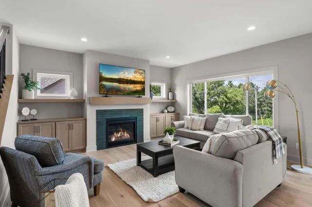 $989,900 | 4944 Parkside Circle, Eagan, MN 55123