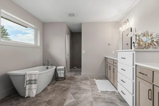 $989,900 | 4944 Parkside Circle, Eagan, MN 55123