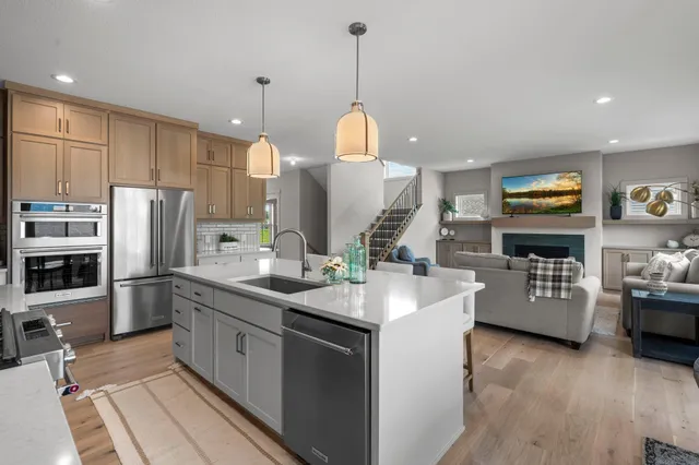 $989,900 | 4944 Parkside Circle, Eagan, MN 55123