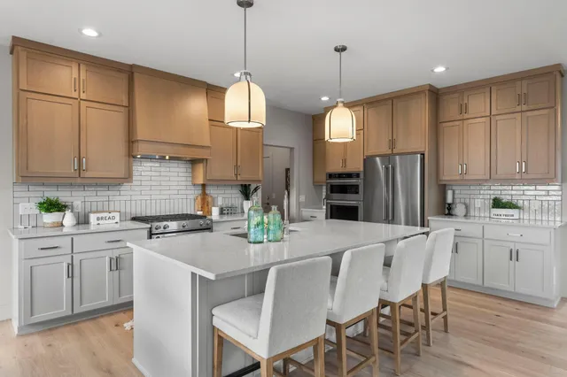 $989,900 | 4944 Parkside Circle, Eagan, MN 55123