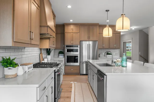 $989,900 | 4944 Parkside Circle, Eagan, MN 55123