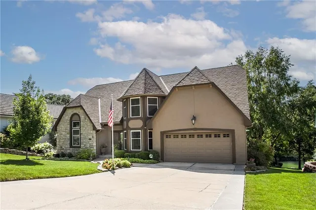 $749,500 | 4121 Northeast Edgewater Court, Lee's Summit, MO 64064