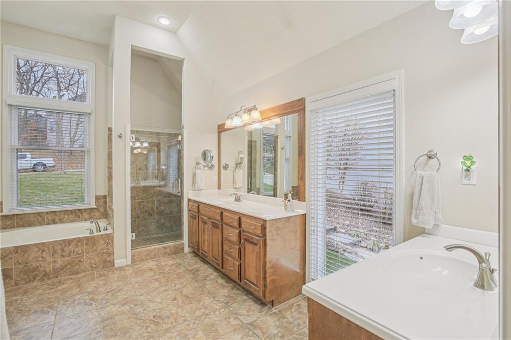 4121 Northeast Edgewater Court Lee's Summit, MO 64064 - Photo 22 of 60