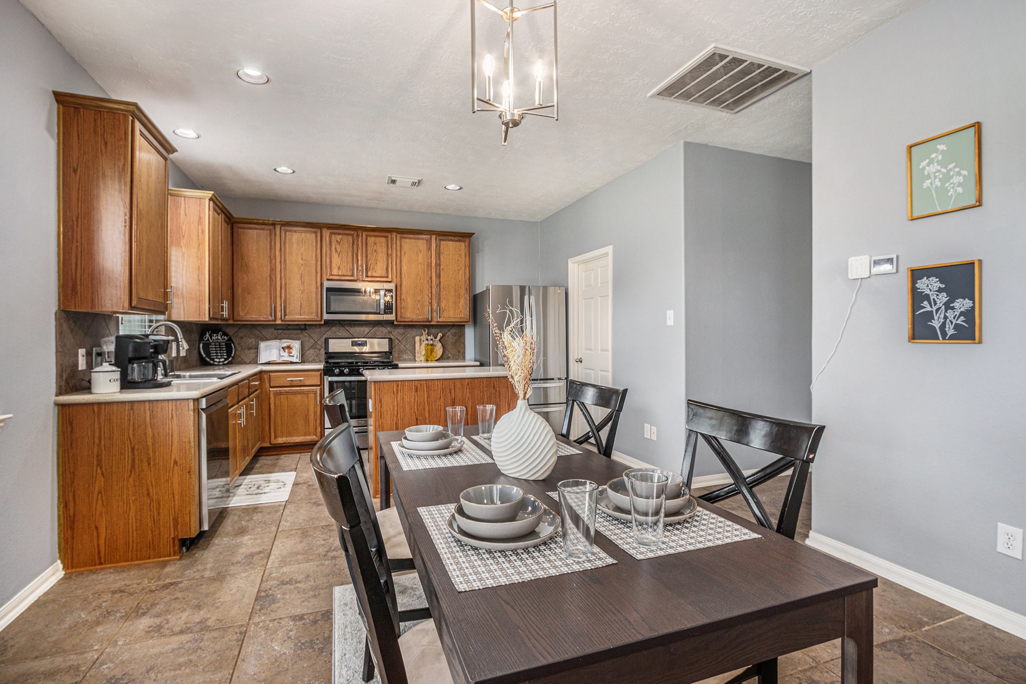 9719 Opal Rock Drive Rosharon, TX 77583 - Photo 9 of 33 Open kitchen and dining area