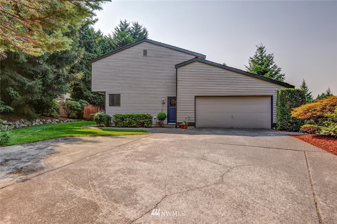 15221 Southeast 175th Place Renton, WA 98058 - Photo 3 of 25 Gallery Image 3