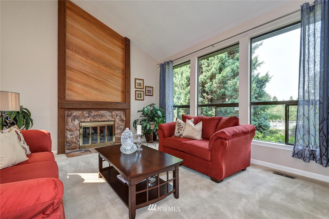 15221 Southeast 175th Place Renton, WA 98058 - Photo 5 of 25 Gallery Image 5