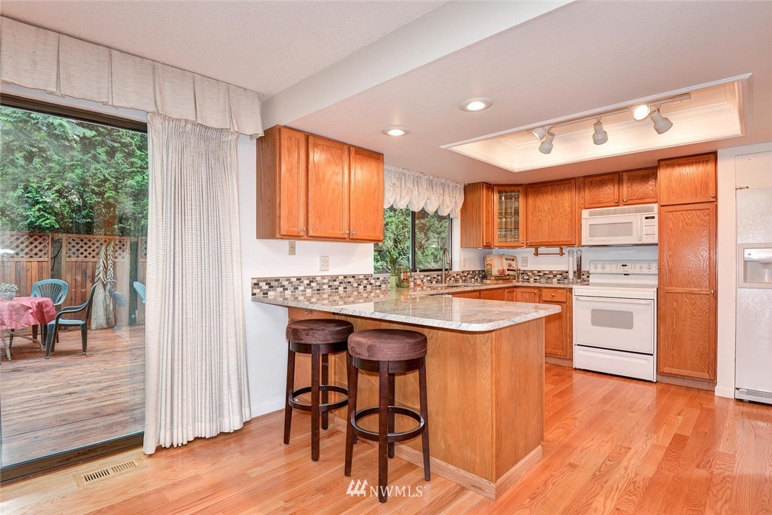 15221 Southeast 175th Place Renton, WA 98058 - Photo 9 of 25 Gallery Image 9