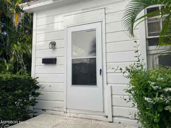 $4,950 | 150 Australian Avenue, Unit COTTAGE, Palm Beach, FL 33480