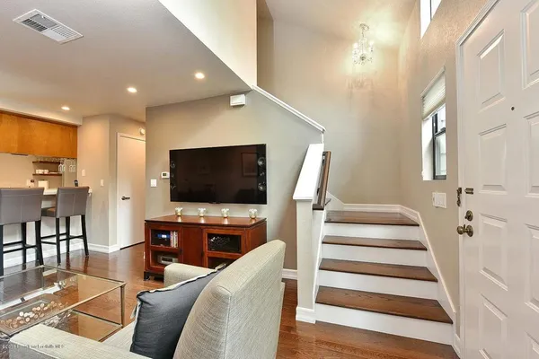 $2,950 | 279 East Glenarm Street, Unit 10, Pasadena, CA 91106