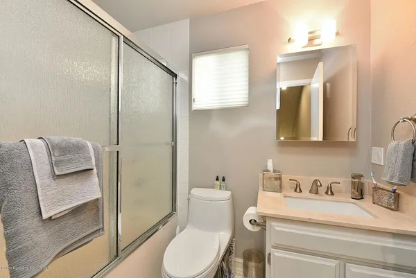 $2,950 | 279 East Glenarm Street, Unit 10, Pasadena, CA 91106