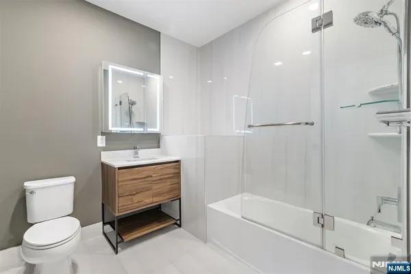 $3,267 | 333 Bergen Boulevard, Unit 422, Fairview, NJ 07022