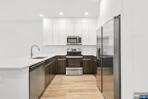 $3,267 | 333 Bergen Boulevard, Unit 422, Fairview, NJ 07022