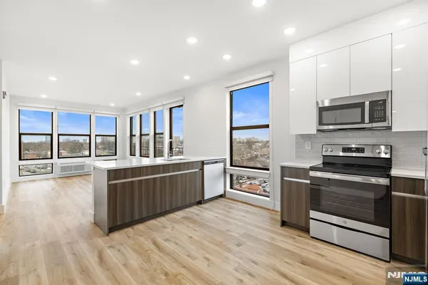 $3,267 | 333 Bergen Boulevard, Unit 422, Fairview, NJ 07022