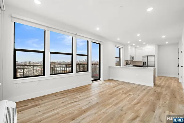 $3,267 | 333 Bergen Boulevard, Unit 422, Fairview, NJ 07022