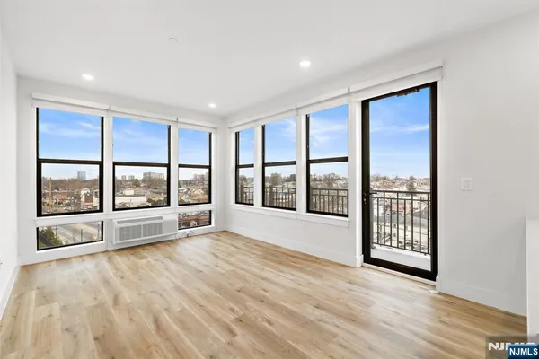 $3,267 | 333 Bergen Boulevard, Unit 422, Fairview, NJ 07022