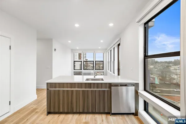 $3,267 | 333 Bergen Boulevard, Unit 422, Fairview, NJ 07022