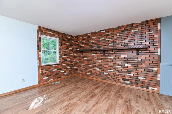 $179,000 | 2112 Granada Drive, Pekin, IL 61554