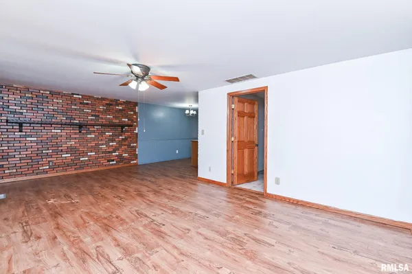 $179,000 | 2112 Granada Drive, Pekin, IL 61554