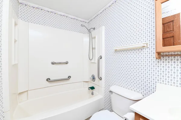 $179,000 | 2112 Granada Drive, Pekin, IL 61554