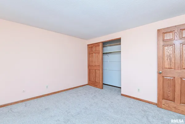 $179,000 | 2112 Granada Drive, Pekin, IL 61554