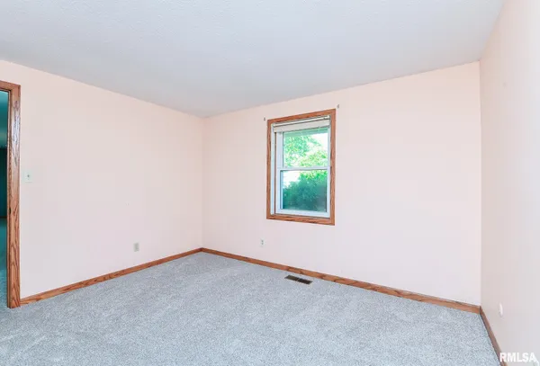 $179,000 | 2112 Granada Drive, Pekin, IL 61554