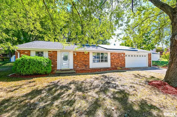 $179,000 | 2112 Granada Drive, Pekin, IL 61554