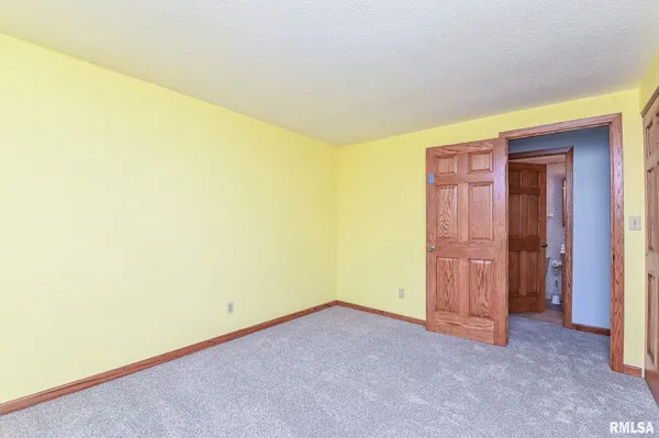 $179,000 | 2112 Granada Drive, Pekin, IL 61554