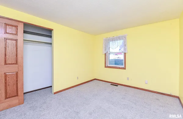$179,000 | 2112 Granada Drive, Pekin, IL 61554
