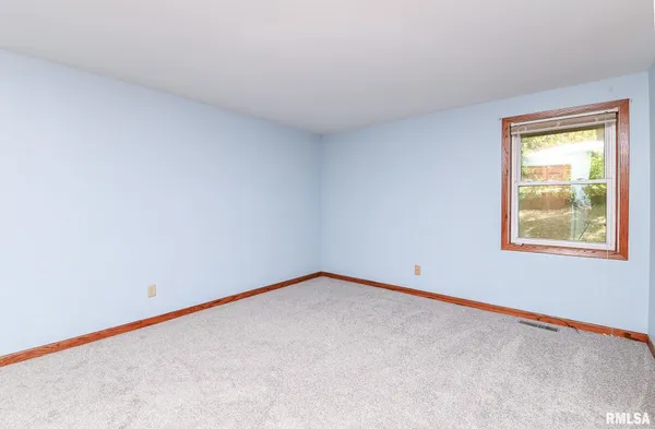 $179,000 | 2112 Granada Drive, Pekin, IL 61554