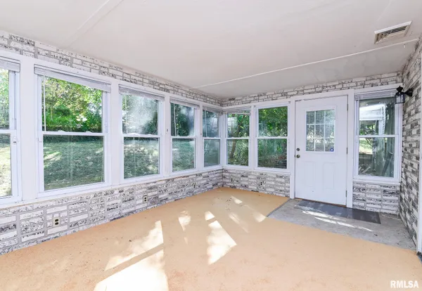 $179,000 | 2112 Granada Drive, Pekin, IL 61554
