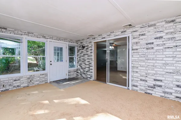 $179,000 | 2112 Granada Drive, Pekin, IL 61554