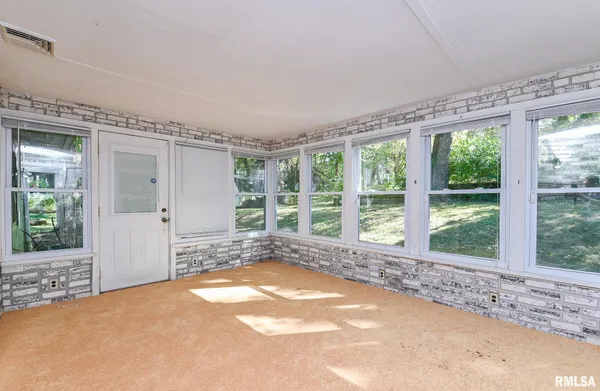 $179,000 | 2112 Granada Drive, Pekin, IL 61554