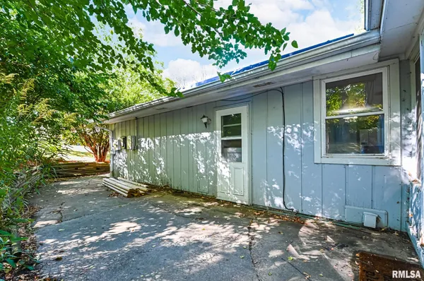 $179,000 | 2112 Granada Drive, Pekin, IL 61554