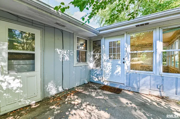 $179,000 | 2112 Granada Drive, Pekin, IL 61554